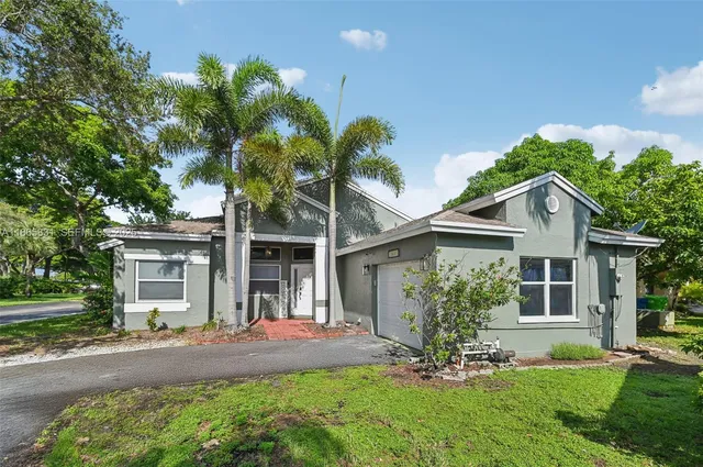 $528,999 | 10681 Lago Welleby Drive, Sunrise, FL 33351