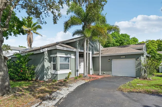 $528,999 | 10681 Lago Welleby Drive, Sunrise, FL 33351