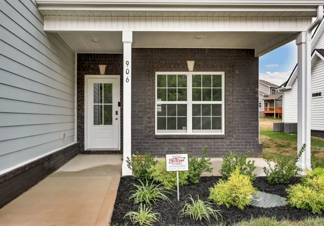 $389,900 | 906 Inverness Lane, Clarksville, TN 37043