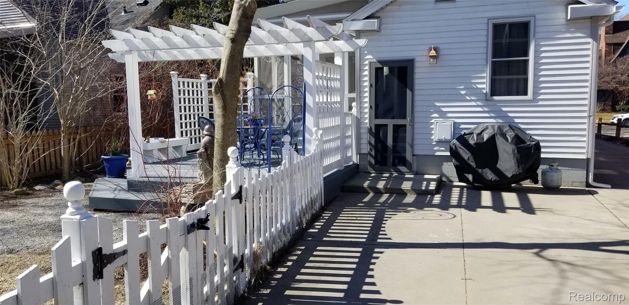 328 Rivard Boulevard Grosse Pointe, MI 48230 - Photo 57 of 72 rivard rear.jpg
