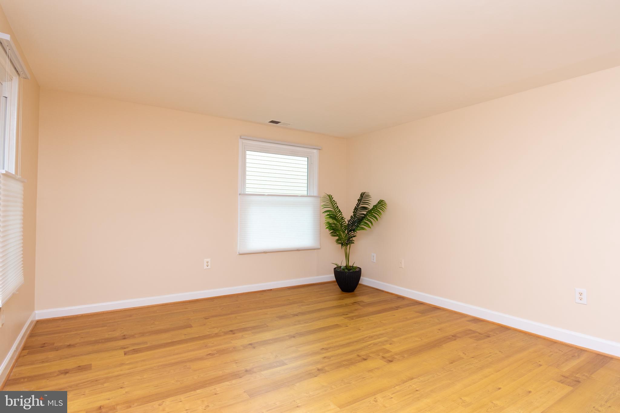 10722 Lester Street Silver Spring, MD 20902 - Photo 7 of 27 Gallery Image 7