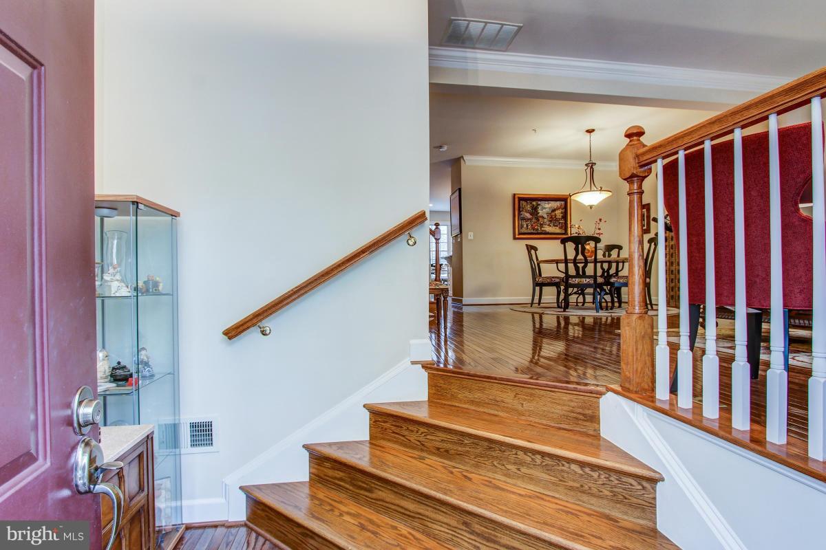 725 Ridgemont Avenue Rockville, MD 20850 - Photo 2 of 29 Foyer