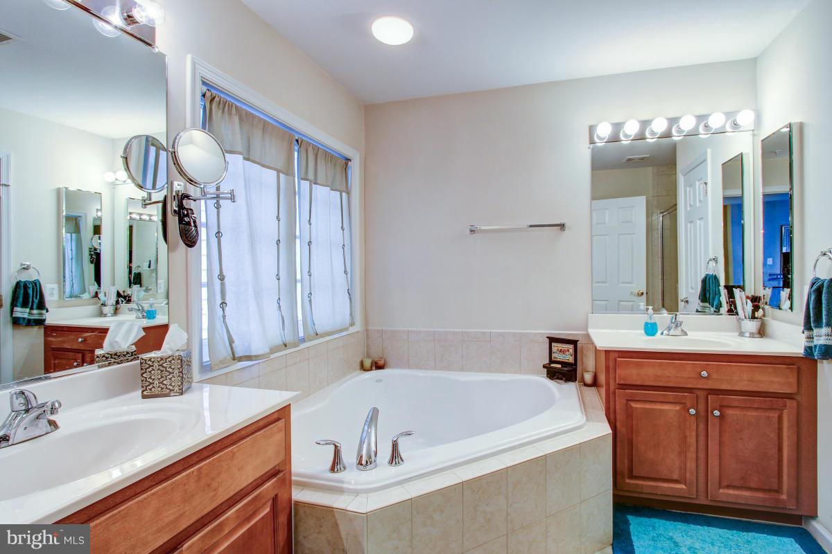 725 Ridgemont Avenue Rockville, MD 20850 - Photo 20 of 29 Bath (Master)