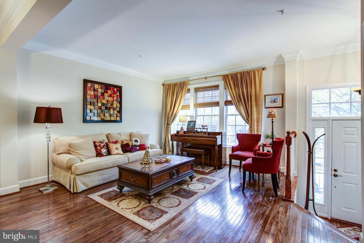 725 Ridgemont Avenue Rockville, MD 20850 - Photo 3 of 29 Living Room