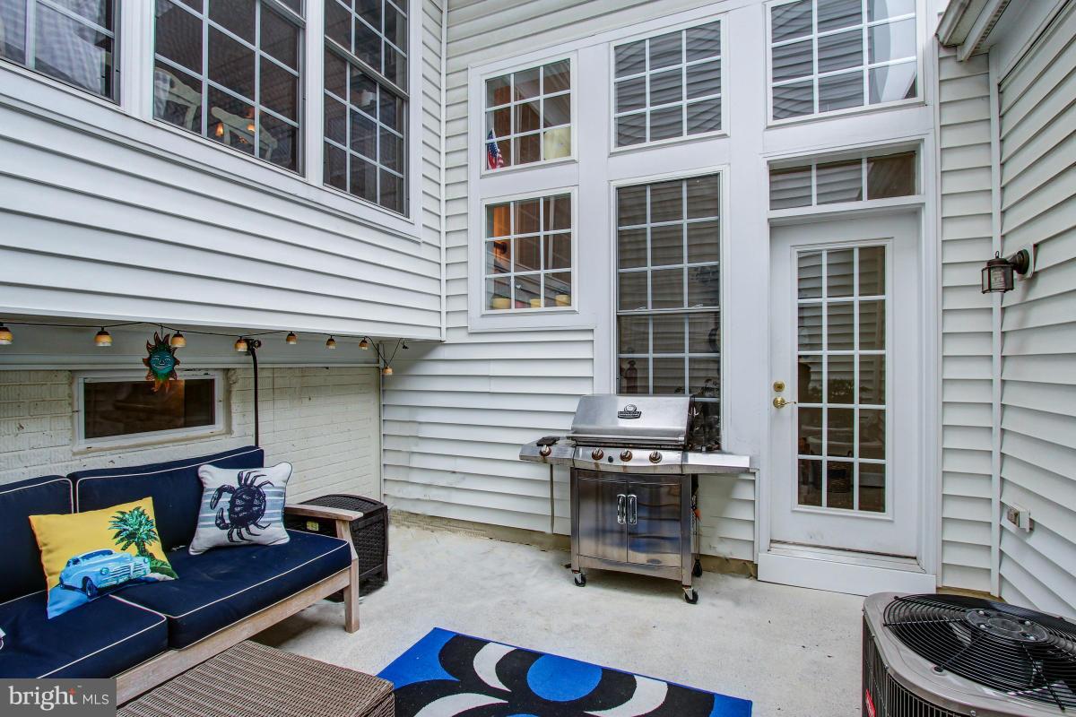 725 Ridgemont Avenue Rockville, MD 20850 - Photo 25 of 29 Court yard