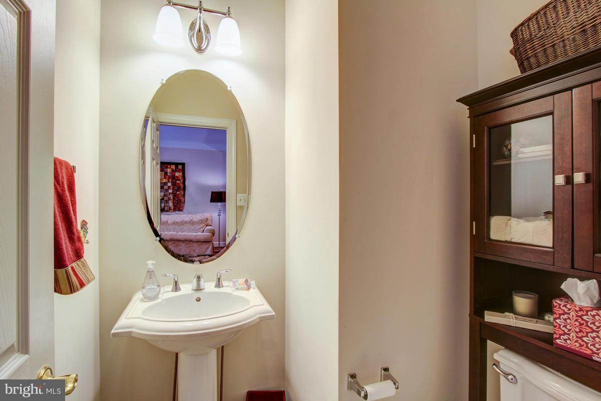 725 Ridgemont Avenue Rockville, MD 20850 - Photo 7 of 29 Main Level Powder Room