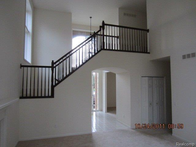 1329 Kentfield Drive Rochester, MI 48307 - Photo 4 of 25 IMG_0209