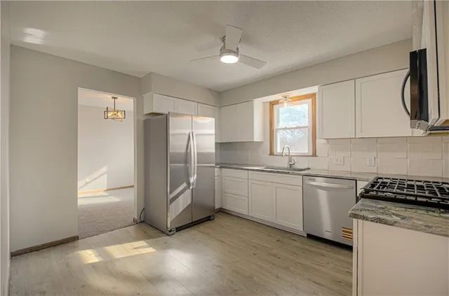 $350,000 | 24475 West 83rd Street, Lenexa, KS 66227