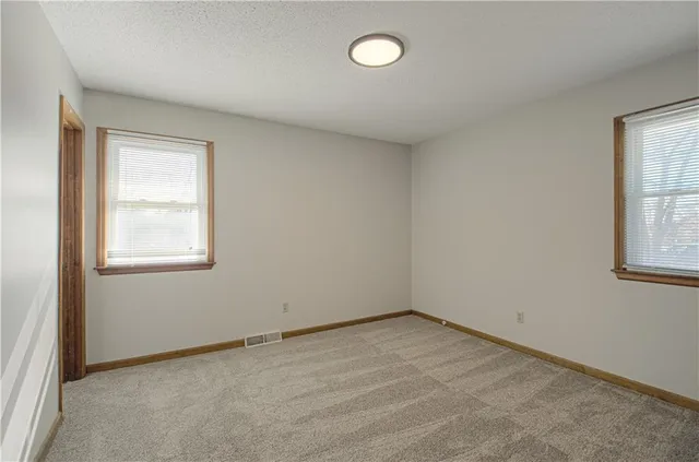 $350,000 | 24475 West 83rd Street, Lenexa, KS 66227