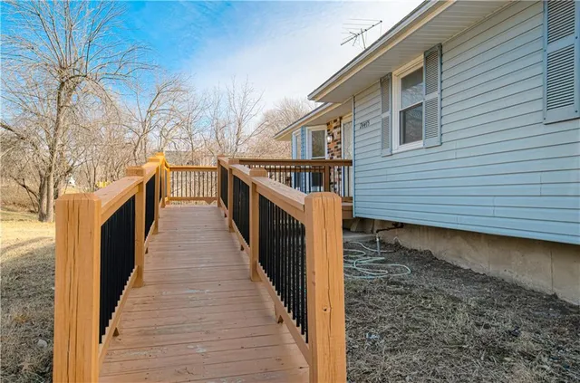 $350,000 | 24475 West 83rd Street, Lenexa, KS 66227