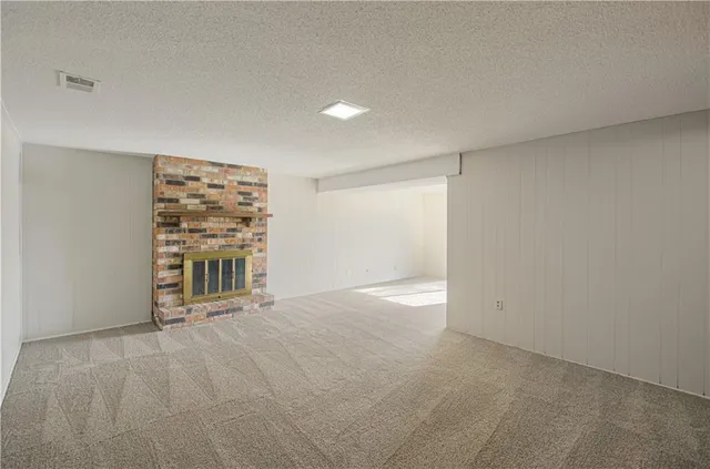 $350,000 | 24475 West 83rd Street, Lenexa, KS 66227