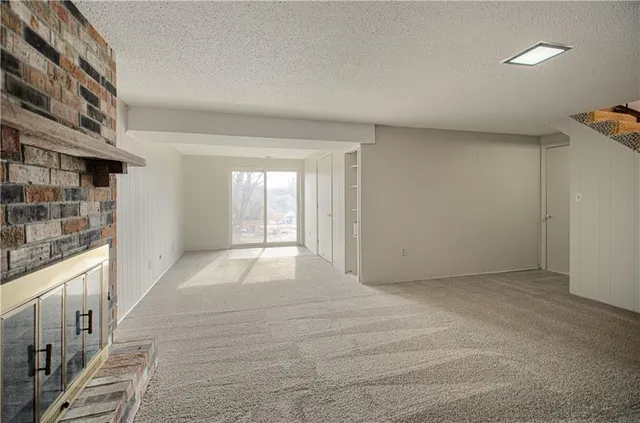 $350,000 | 24475 West 83rd Street, Lenexa, KS 66227