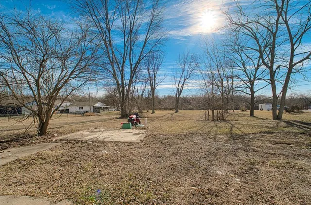 $350,000 | 24475 West 83rd Street, Lenexa, KS 66227