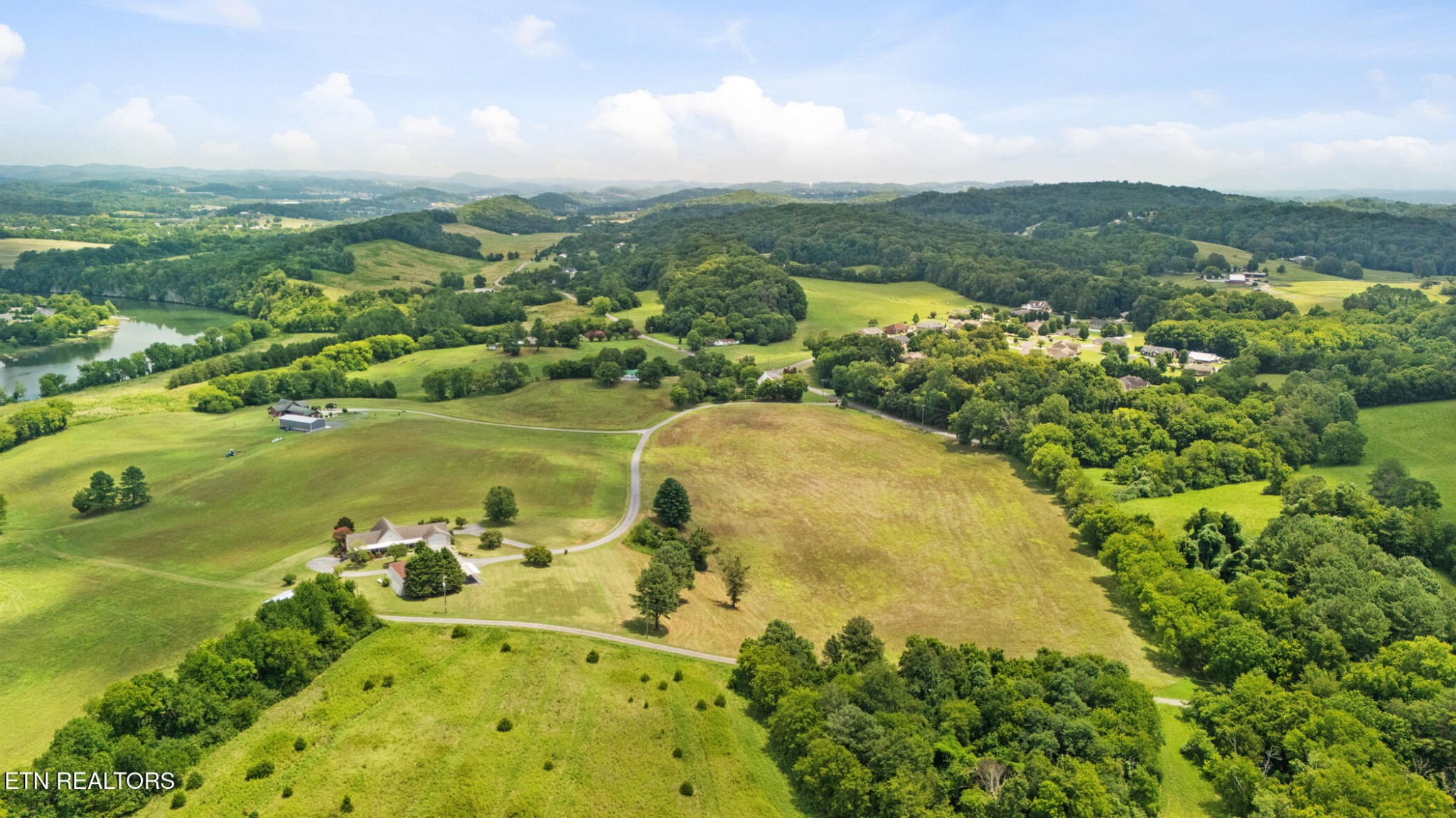 4 Bent Road Kodak, TN 37764 - Photo 4 of 19 Gallery Image 4