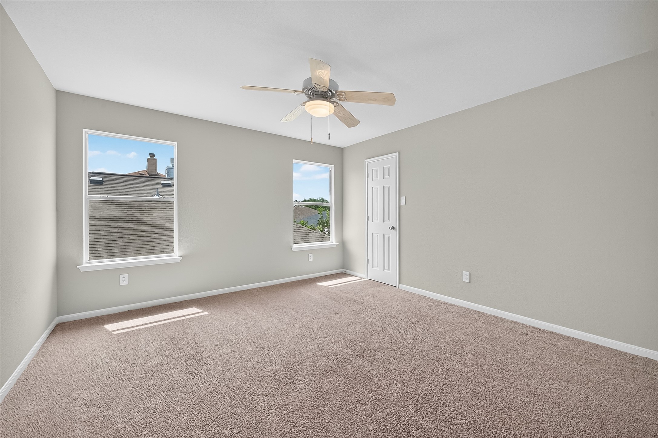 1302 Cross Draw Drive Houston, TX 77067 - Photo 20 of 35 an empty room with windows and fan