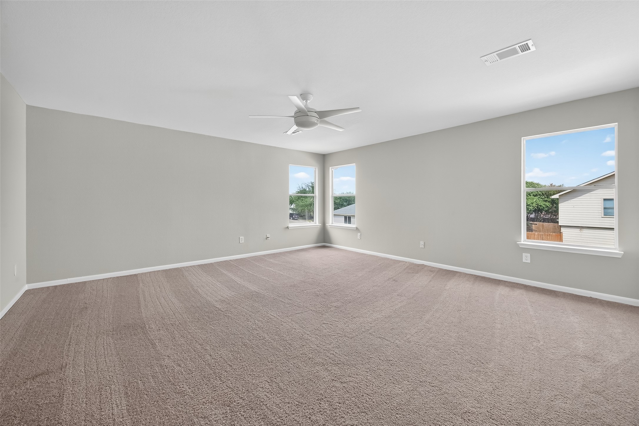1302 Cross Draw Drive Houston, TX 77067 - Photo 24 of 35 an empty room with a window and a ceiling fan