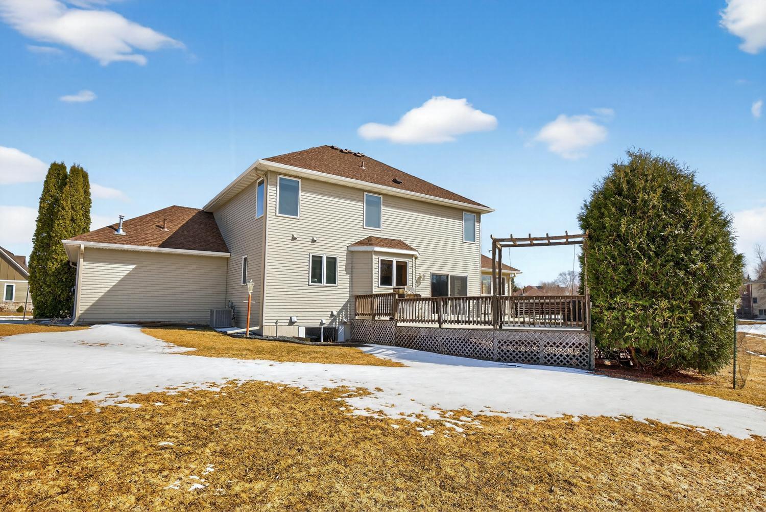 4823 Scenic Oak Drive Southwest Rochester, MN 55902 - Photo 2 of 62