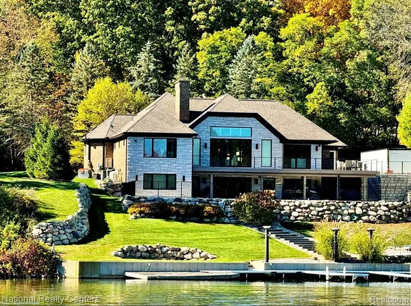$2,175,000 | 7050 Lake Shannon Court, Fenton, MI 48430