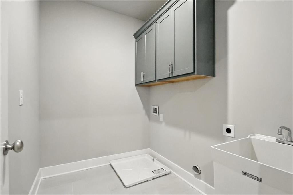 95 Old Town Road Dacula, GA 30019 - Photo 59 of 74 a bathroom with a bathtub