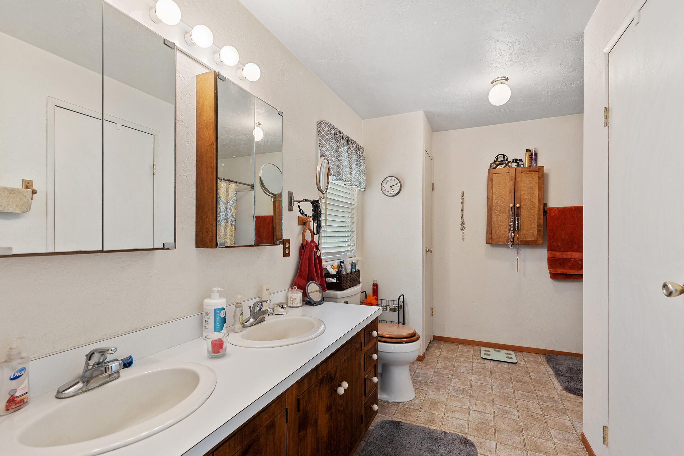 1678 Russell Road Merlin, OR 97532 - Photo 33 of 65 0R1A2594
