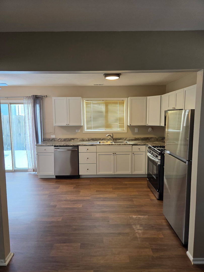 209 Mill Stream Drive Bolingbrook, IL 60440 - Photo 2 of 20