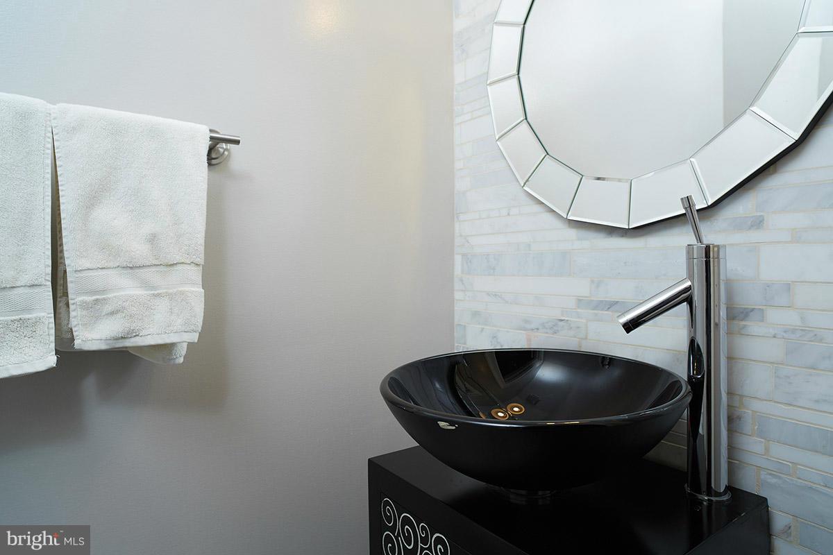 43 R Street Northwest, Unit 2 Washington, DC 20001 - Photo 11 of 30 Bath