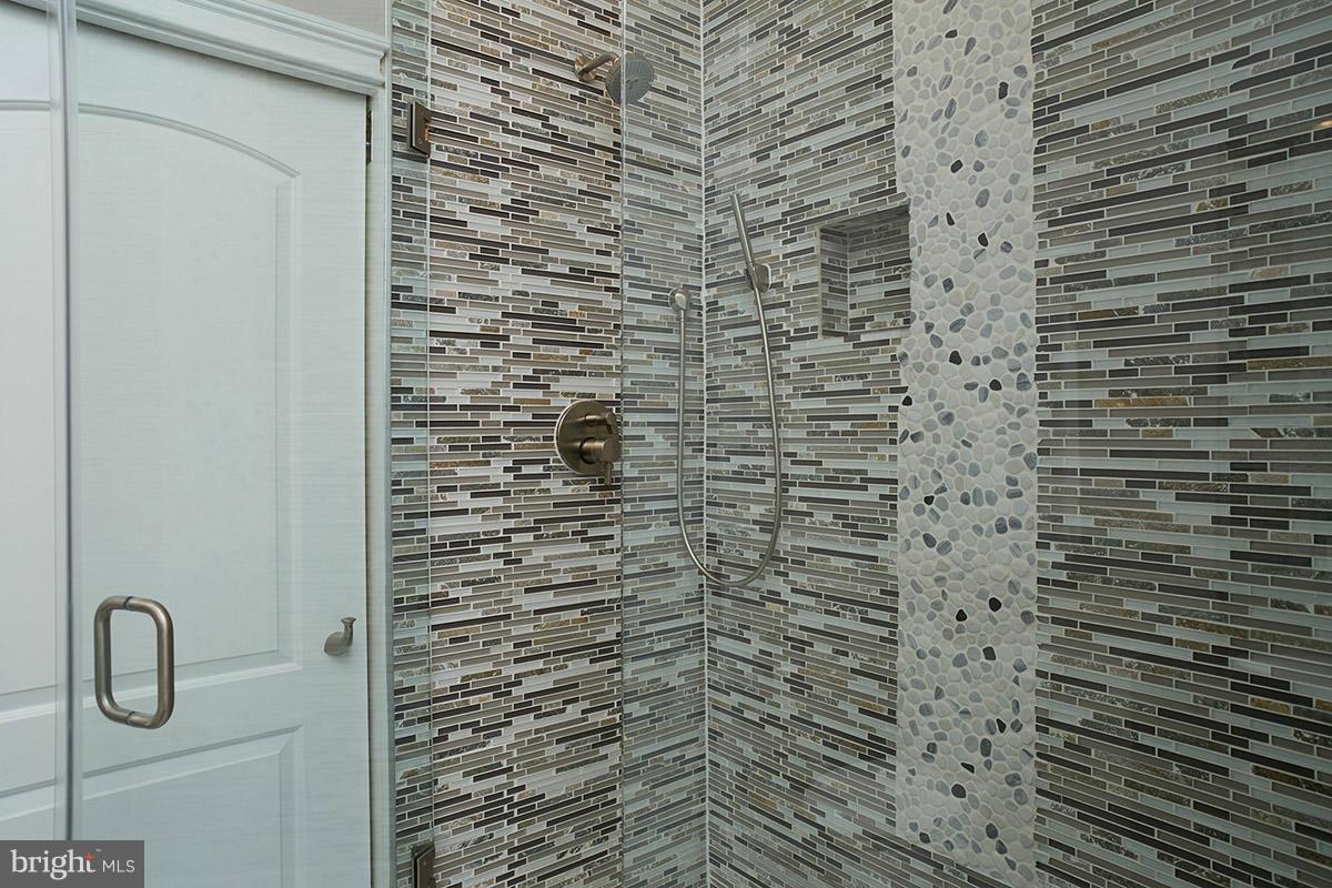 43 R Street Northwest, Unit 2 Washington, DC 20001 - Photo 18 of 30 Bath