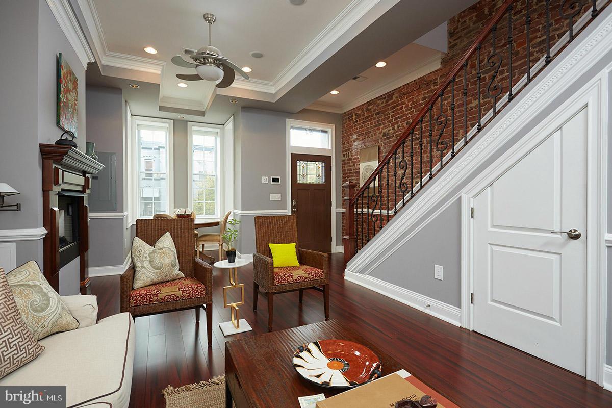 43 R Street Northwest, Unit 2 Washington, DC 20001 - Photo 8 of 30 Living Room