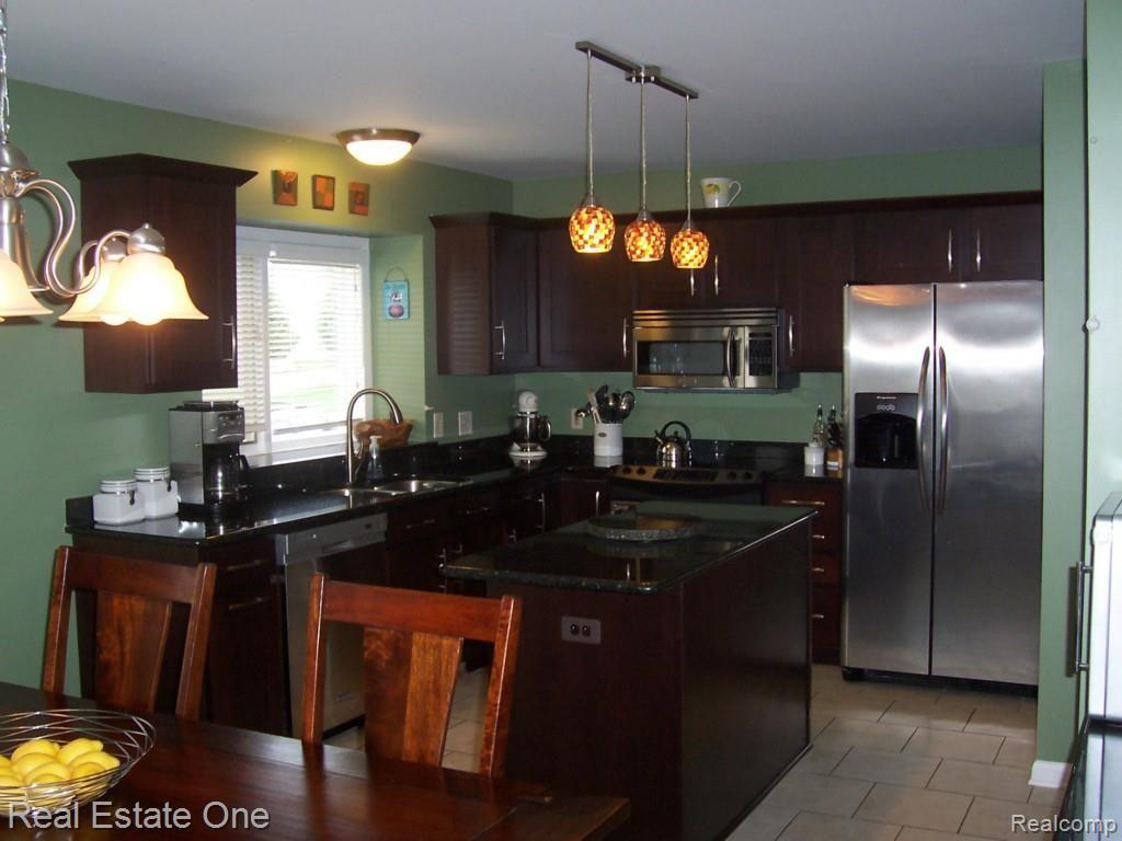 2123 Kennedy Drive Rochester, MI 48309 - Photo 12 of 44 017.jpg