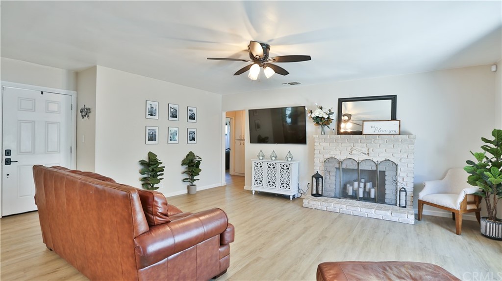 7272 Mt Vernon Street Riverside, CA 92504 - Photo 7 of 33 Living Room