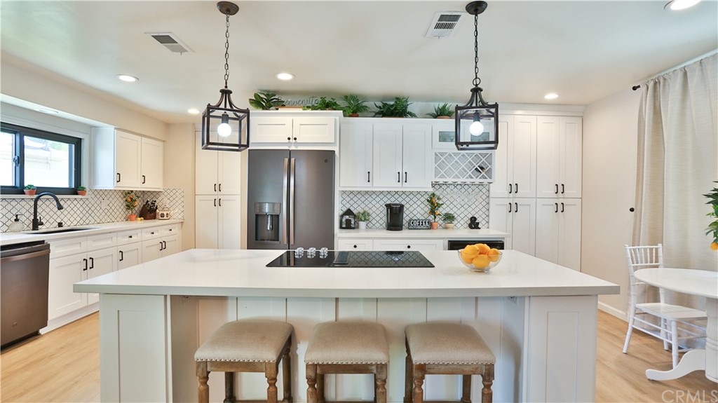 7272 Mt Vernon Street Riverside, CA 92504 - Photo 10 of 33 Beautiful Kitchen Island and Dining Space