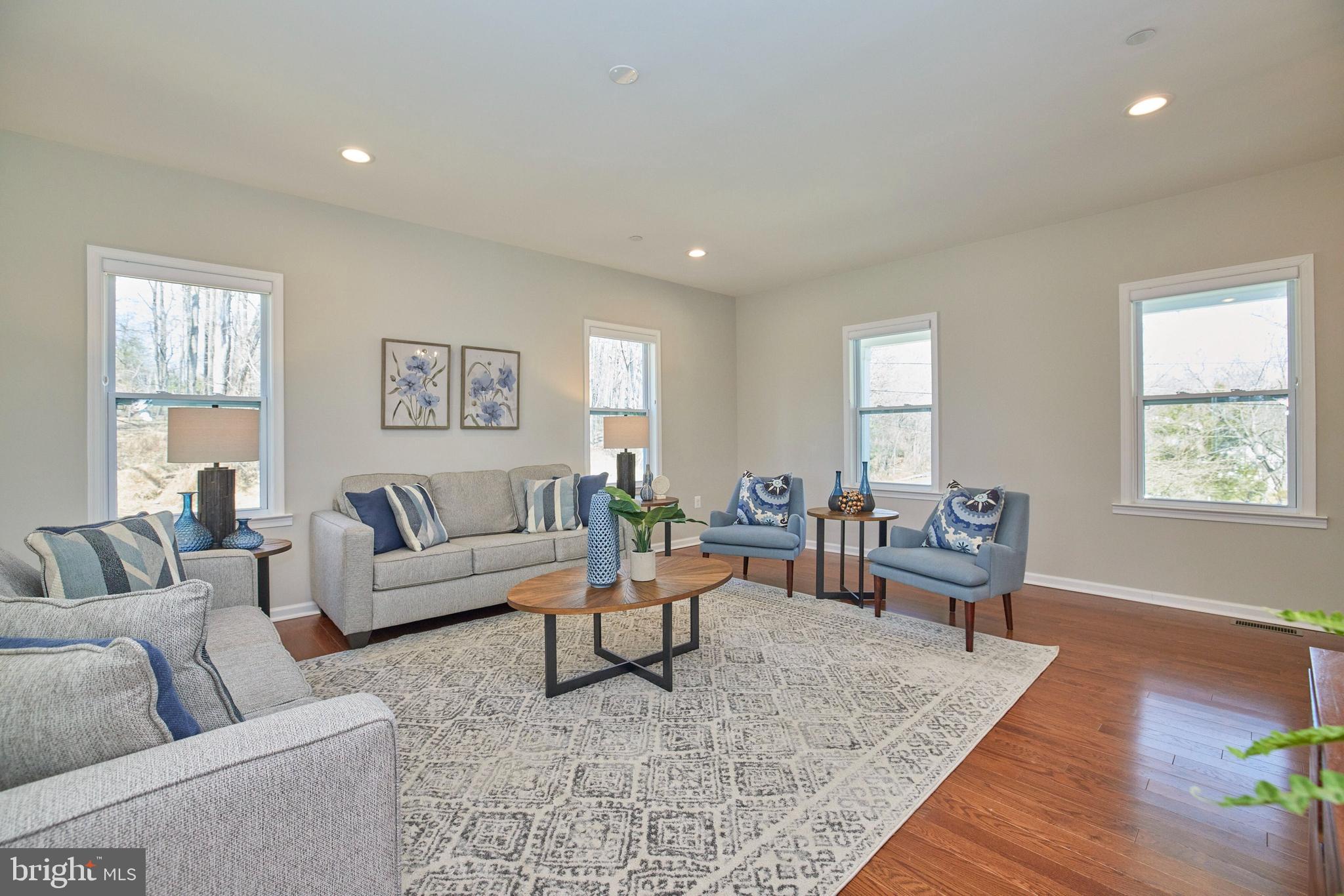 15531 Radwick Lane Silver Spring, MD 20906 - Photo 10 of 56 "Circular" layout - perfect for entertertaining!