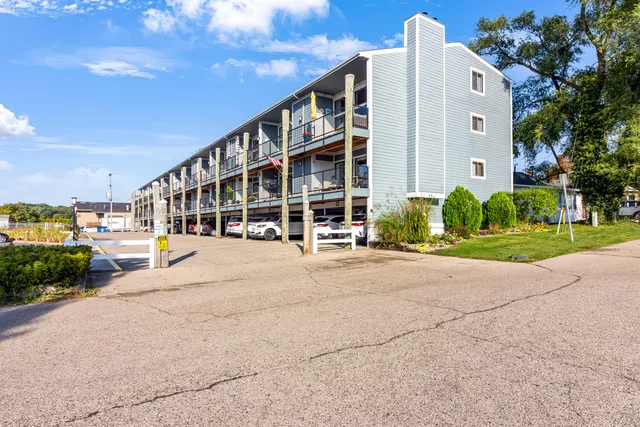 $485,000 | 64 Griffith Street, Unit 17, Saugatuck, MI 49453