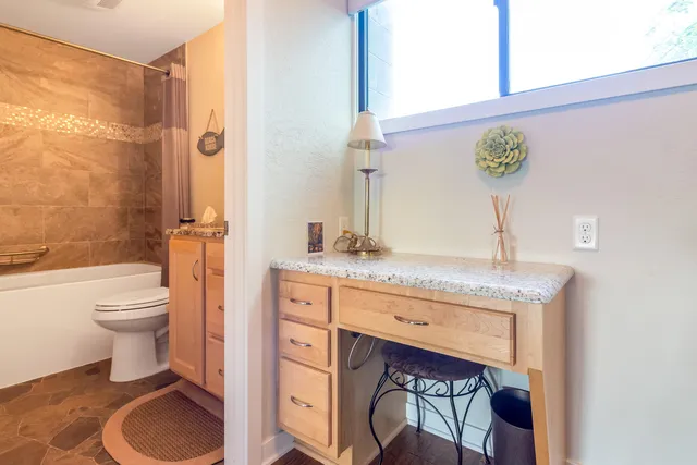 $485,000 | 64 Griffith Street, Unit 17, Saugatuck, MI 49453