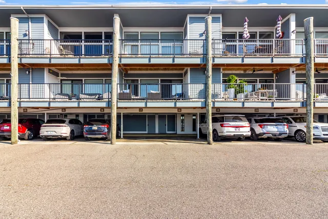 $485,000 | 64 Griffith Street, Unit 17, Saugatuck, MI 49453