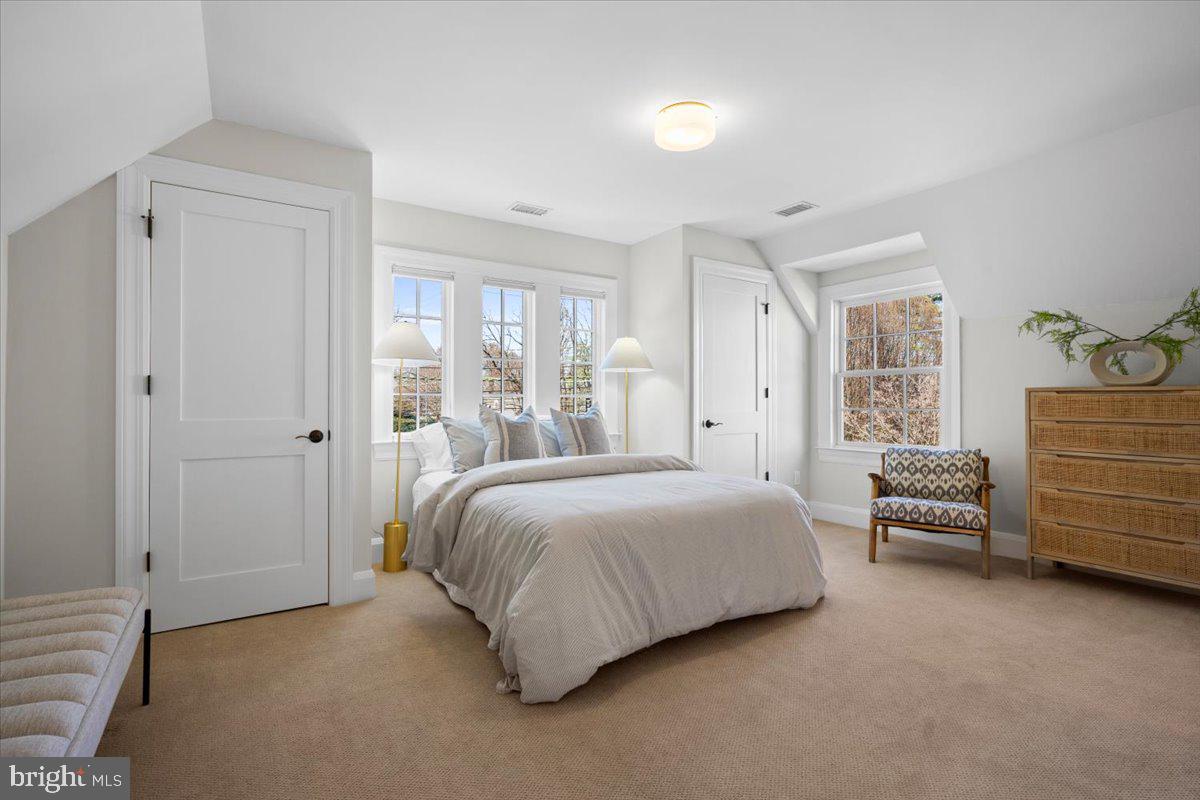 3213 Foxhall Road Northwest Washington, DC 20016 - Photo 22 of 35