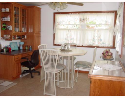 953 East McMurray Road Venetia, PA 15367 - Photo 5 of 18 Kitchen.