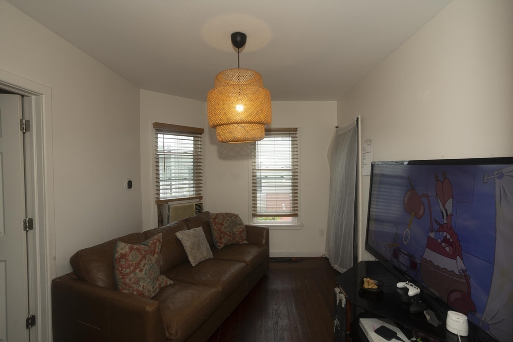 10 Monroe Street Springfield, MA 01109 - Photo 8 of 36