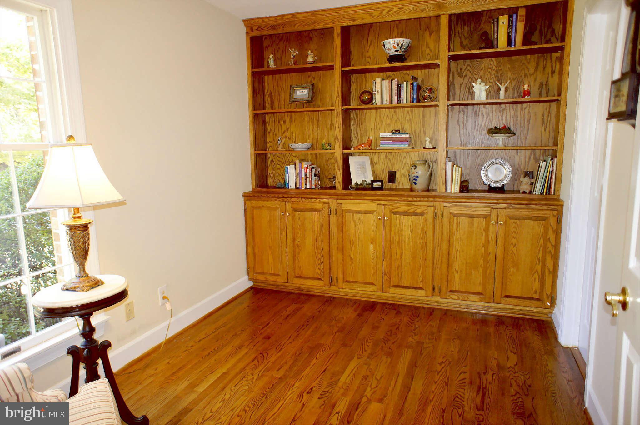 13307 Query Mill Road North Potomac, MD 20878 - Photo 12 of 30 Study