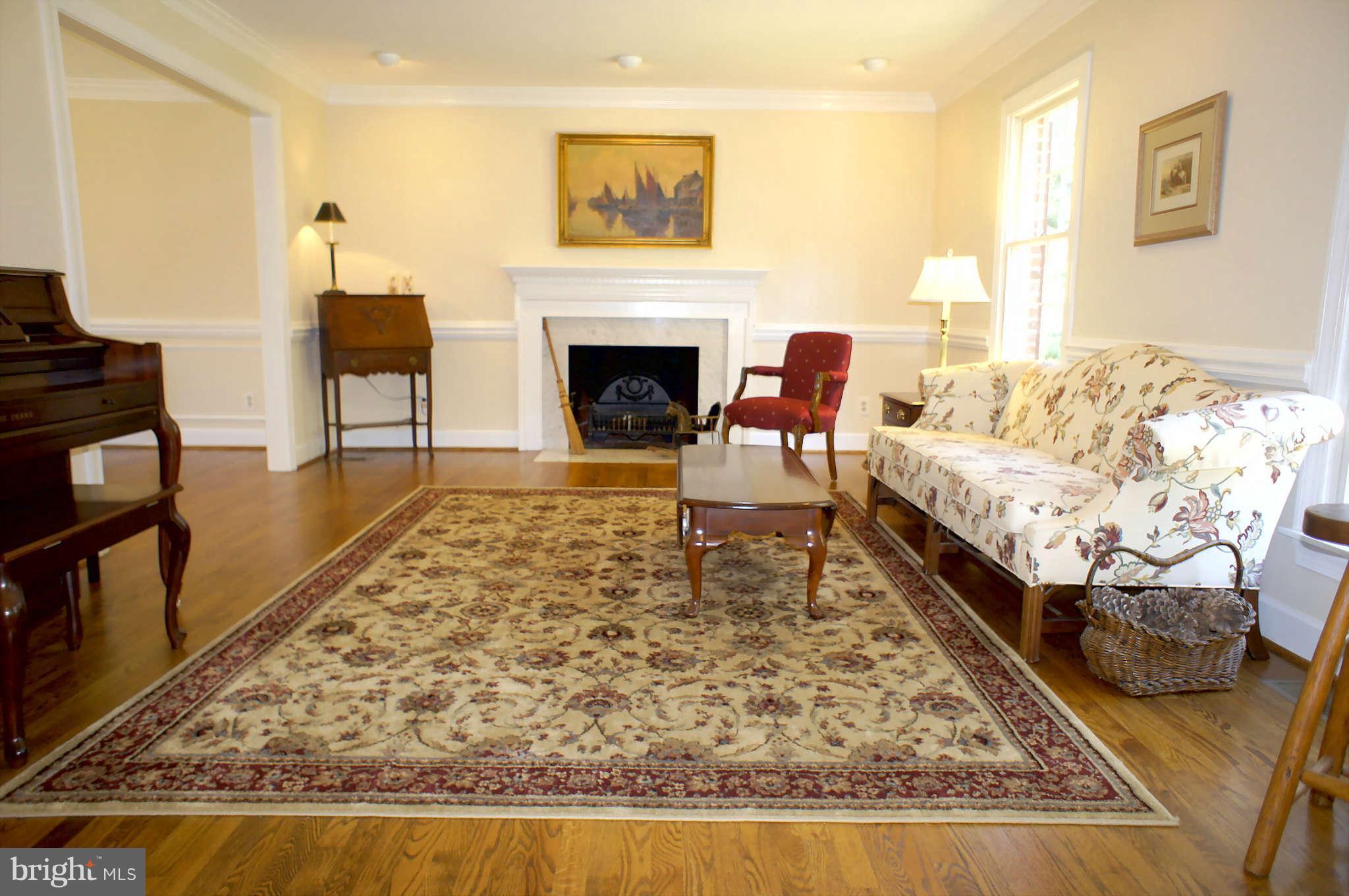 13307 Query Mill Road North Potomac, MD 20878 - Photo 3 of 30 Living Room