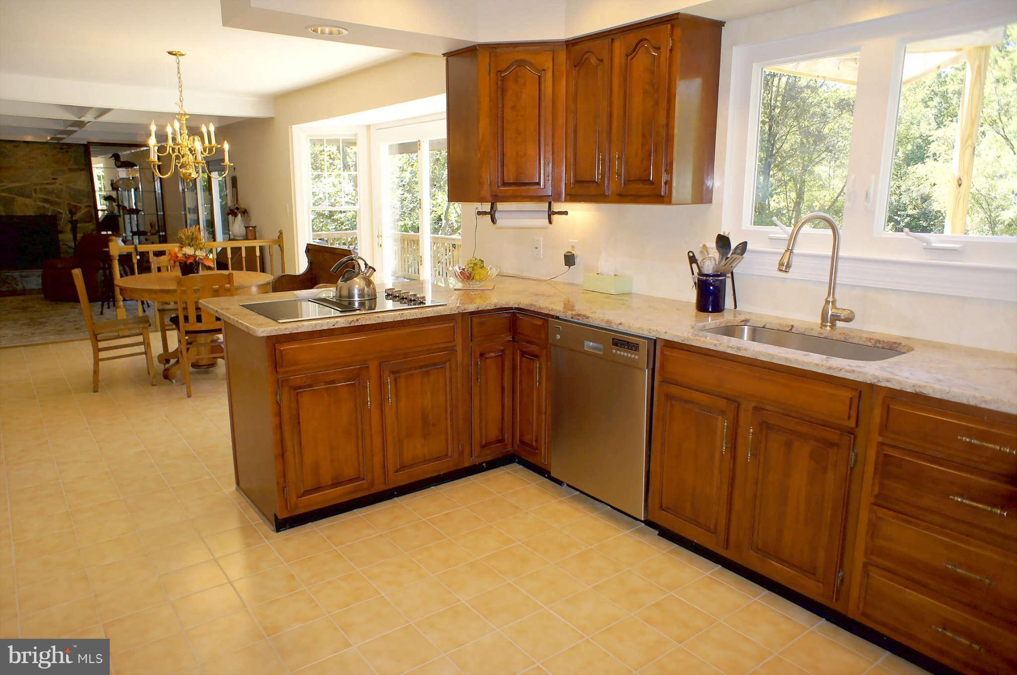 13307 Query Mill Road North Potomac, MD 20878 - Photo 7 of 30 Kitchen