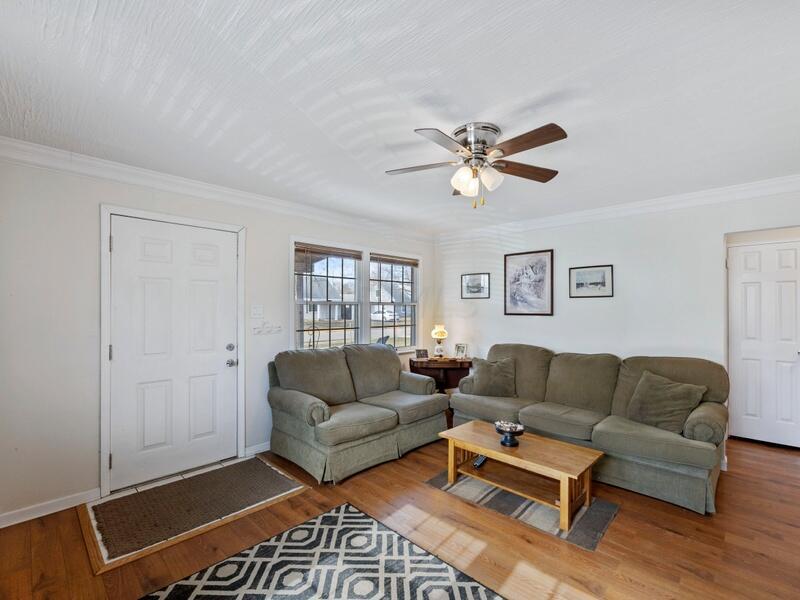 930 Bucknell Road Columbus, OH 43213 - Photo 7 of 13 Living Room.2