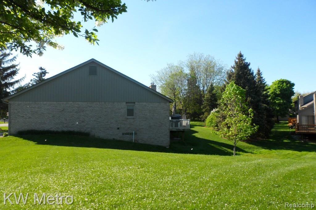 5640 Ridgewood Road, Unit 28 West Bloomfield, MI 48322 - Photo 39 of 39 BACKYARD VIEW IV