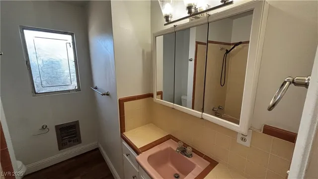 $2,280 | 1516 Houssels Avenue, Las Vegas, NV 89104