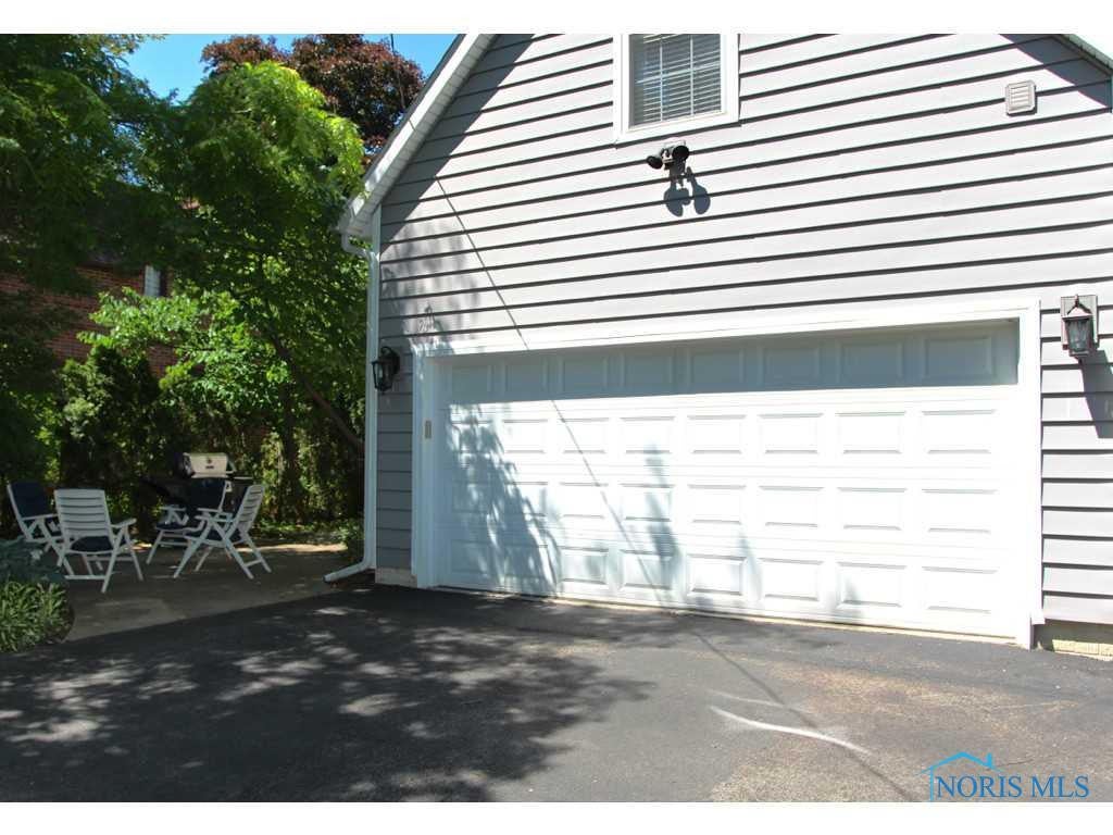 2818 Goddard Road Toledo, OH 43606 - Photo 19 of 20 Attached Garage.