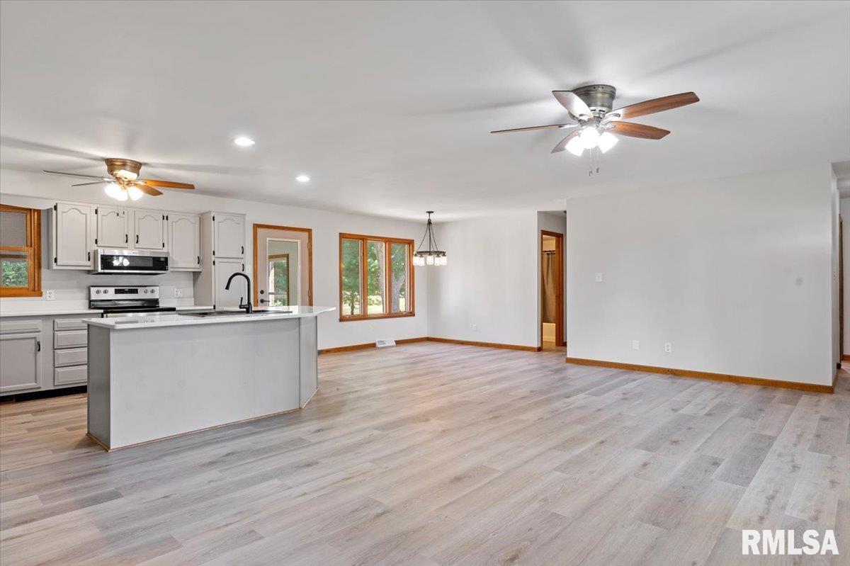 15910 Kennedy Road Auburn, IL 62615 - Photo 3 of 34