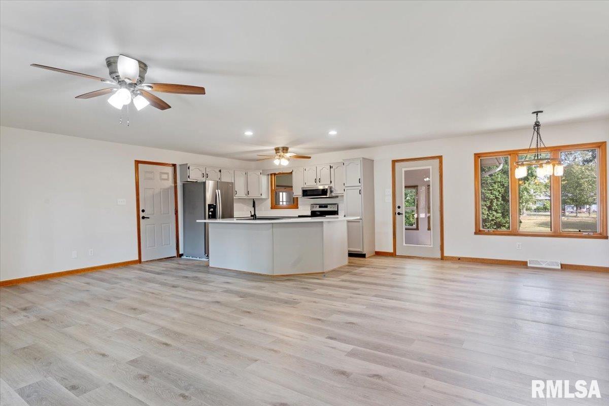15910 Kennedy Road Auburn, IL 62615 - Photo 4 of 34