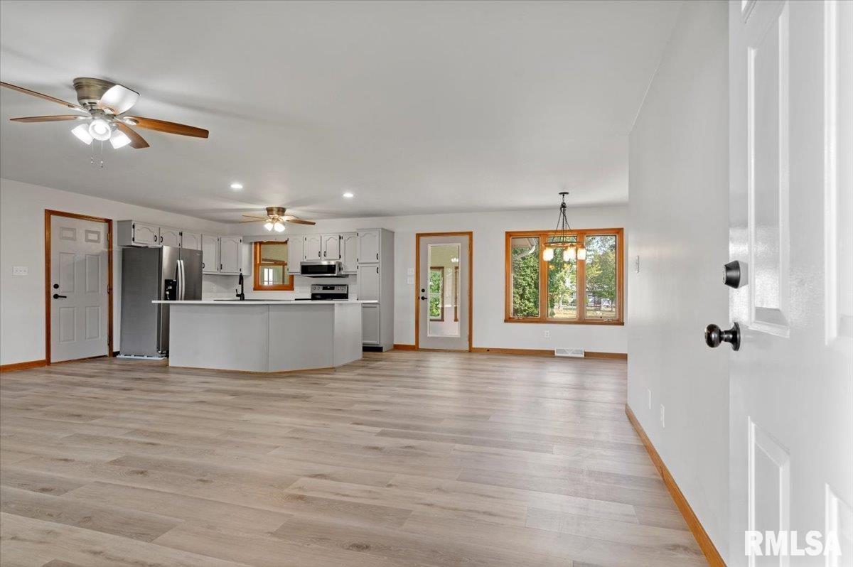 15910 Kennedy Road Auburn, IL 62615 - Photo 5 of 34