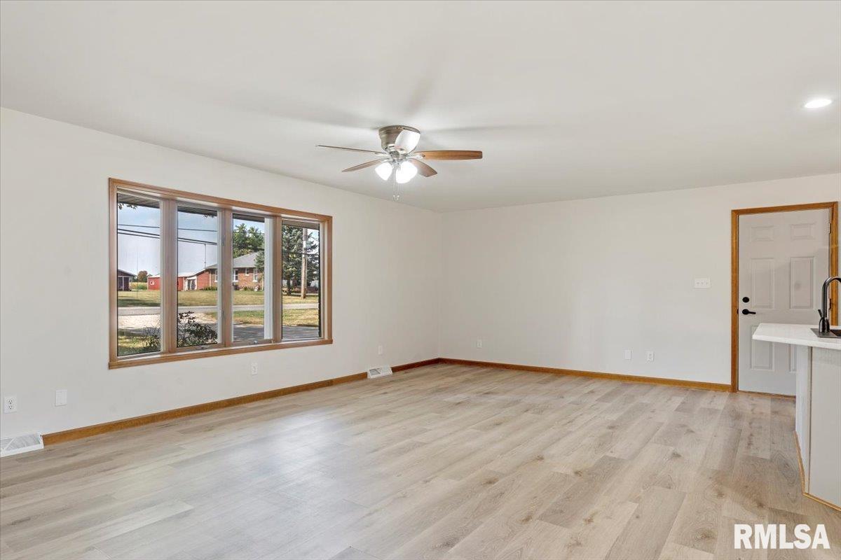 15910 Kennedy Road Auburn, IL 62615 - Photo 6 of 34