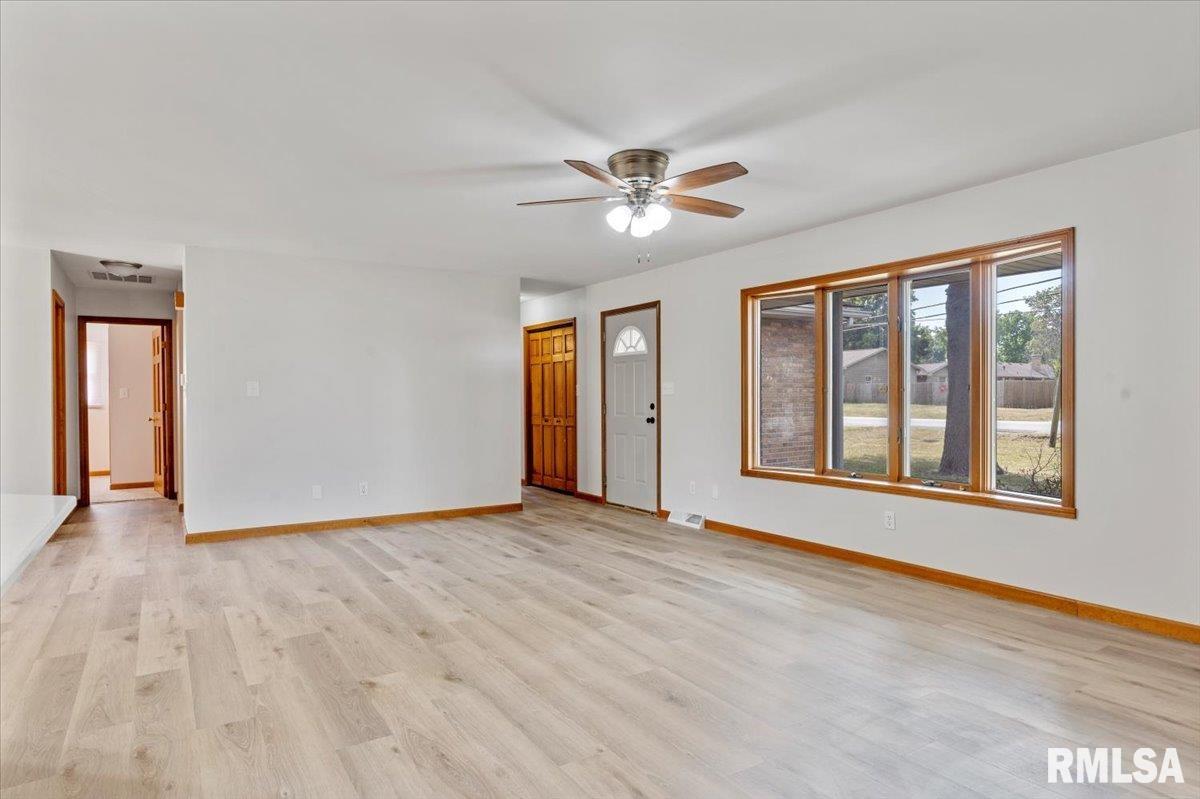 15910 Kennedy Road Auburn, IL 62615 - Photo 7 of 34